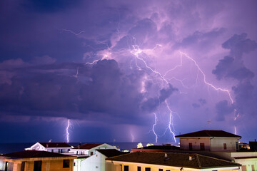 Fulmini sul mare visti dalla citt&agrave;