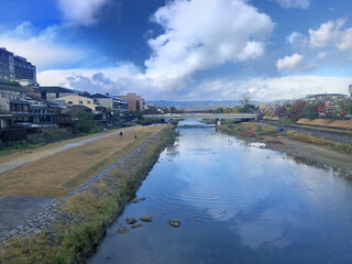 Fototapeta na wymiar 雨上がり・秋の鴨川（京都）