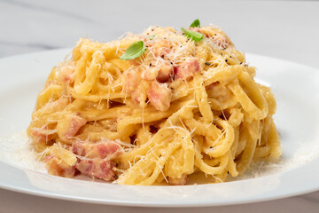 Linguine carbonara portion