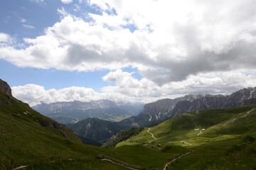 Fototapeta na wymiar Alpines Panorama in den Dolomiten im Sommer