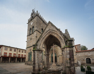 Fototapeta na wymiar Gothic Battle of Salado Monument (Padrao do Saldo) and Nossa Senhora da Oliveira Church at Largo da Oliveira - Guimaraes, Portugal