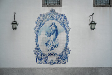 Virgin Mary in blue and white portuguese azulejo tiles on the wall of the former Church and Monastery of Carmo - Guimaraes, Portugal - obrazy, fototapety, plakaty