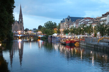 Obraz premium Church of Saint Paul in Strasbourg in France with reflection on the water
