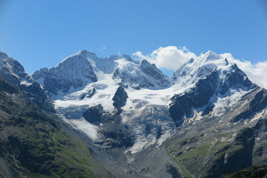 Blick von der Fuorcla Surlej auf die Bernina Gruppe