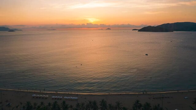 Rising Sun in Nha Trang, Vietnam (Binh minh timelapse)
