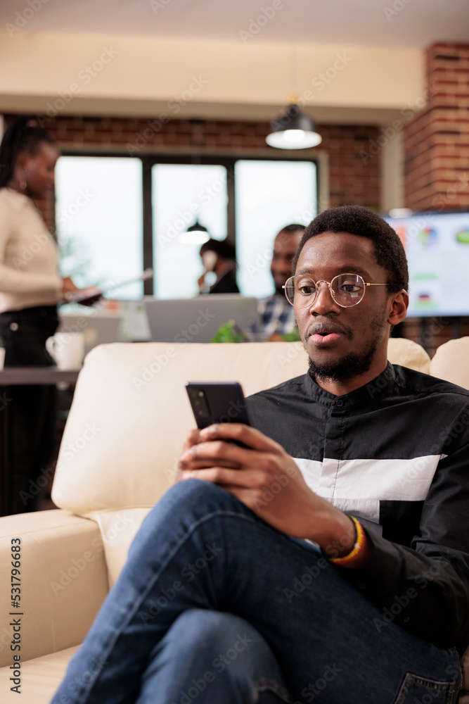 Aufkleber startup employee browsing internet on smartphone, using social media online website to create busine