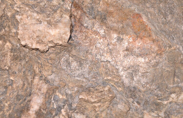 Textura de pedra lascada de cores de tons castanhos, beges e laranjas