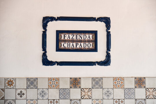 decorative frame with the name "fazenda chapado", stoned farm