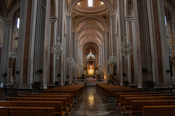Obraz premium Altar al interior de catedral barroca de Morelia 