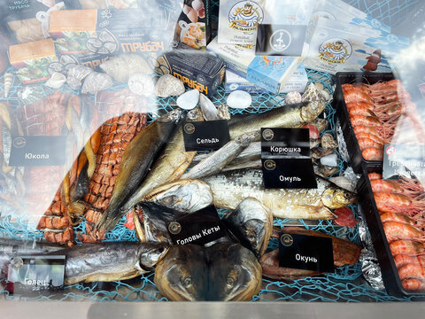 Vladivostok, Russia, September, 11, 2022. Seafood trade at the exhibition "Streets of the Far East" on the FEFU embankment on September 11, 2022. Russia, Vladivostok