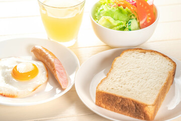 Fototapeta premium 朝食の食パン 