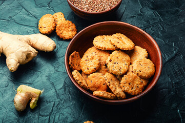 Crackers with flax and ginger.