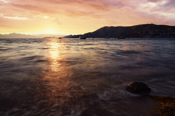 Fototapeta na wymiar Beautiful landscape with sunset on the sea shore.
