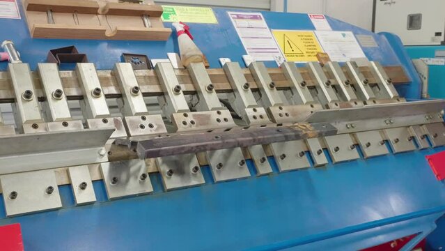 4K Automatic Industrial Metal Folder Folding Steel In Workshop