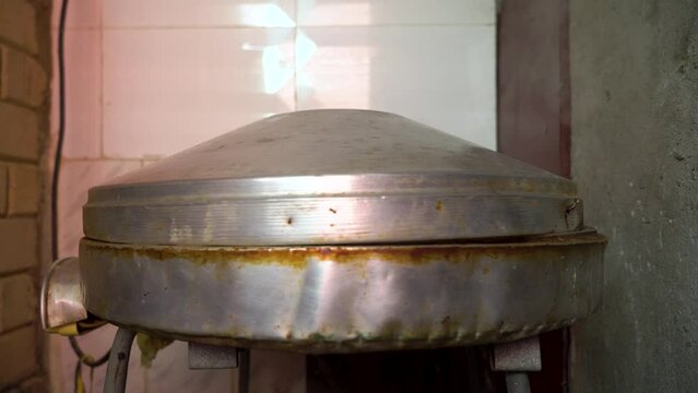 Cooking process of the traditional Ethiopian injera bread, Ethiopia