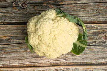Cabeça de Couve-flor sobre uma base de madeira