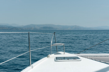 Fototapeta premium sailing catamaran front deck when cruising, amazing seascape, holiday on boat, travelling around the world