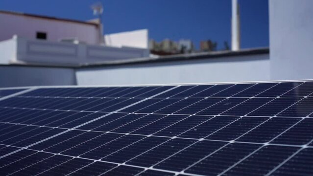 Placas solares&nbsp;movimiento fluido energ&iacute;a renovable