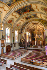 Obraz premium Innenansicht Pfarrkirche Schruns (Schrunser Münster) in Schruns im Bezirk Bludenz in Vorarlberg, Österreich