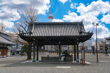 Fototapeta premium 京都市下京区 東本願寺 手水屋形