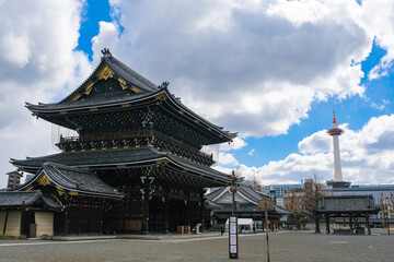 Naklejka premium 京都市下京区 東本願寺 御影堂門