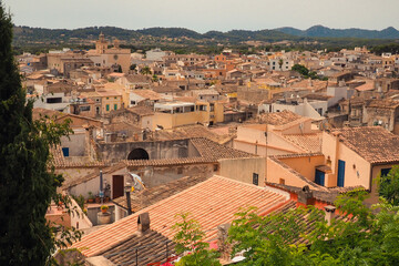 Fototapeta na wymiar Spanische Stadt Arta, Mallorca. Blick von oben