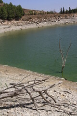 La sequía vacía el agua de los pantanos y embalses
