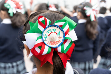 Los niños de las escuelas están celebrando las fiestas Patrias el día 16 de Septiembre, Día de...