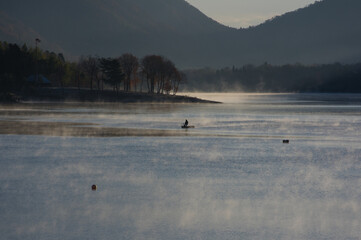千丈寺湖（兵庫県）の夜明け