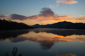 Plakat 千丈寺湖（兵庫県）の夜明け