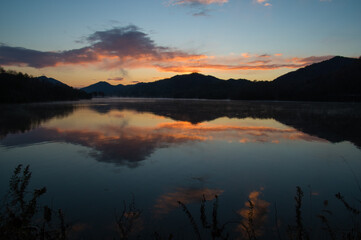 千丈寺湖（兵庫県）の夜明け