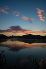 千丈寺湖（兵庫県）の夜明け