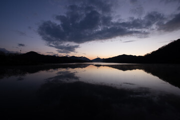 千丈寺湖（兵庫県）の夜明け