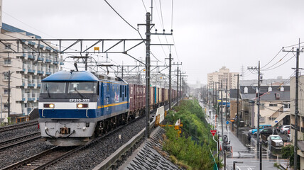 Fototapeta na wymiar 雨の日の貨物列車