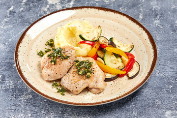 chicken with mashed potato and vegetables