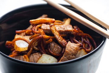 noodles with beef meat and onion