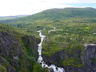 Blick auf den oberen Teil vom Wasserfall Voringsfossen in Norwegen 