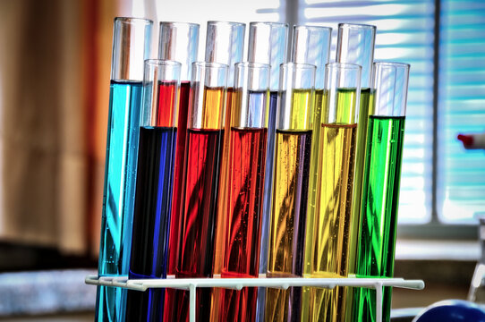 Tudo de ensaio de laborat&oacute;rio coloridos