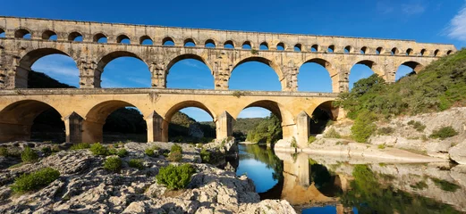 Papier Peint photo autocollant Pont du Gard View of famous Pont du Gard, old roman aqueduct in France