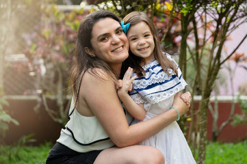 Naklejka premium Portrait of hispanic mother and daughter