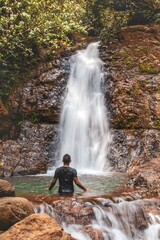 Rio y cascada las pailas del oso en Jamundí, Colombia © Brian S. García