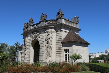 La porte du pont, porte de ville construite au 18ème siècle, ville de Vitry le François, département de la Marne, France