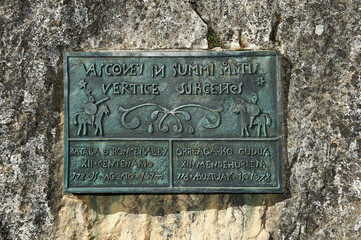 bronze plaque on a rock commemorating the 12th centenary of the battle of Roncesvalles