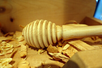Honiglöffel aus Zirbenholz