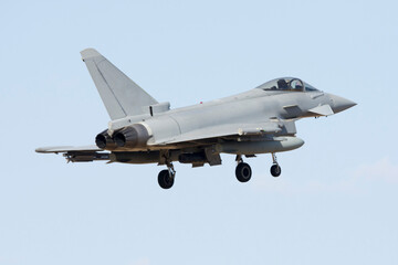 Fototapeta na wymiar Avión de combate polivalente bimotor Eurofighter typhoon