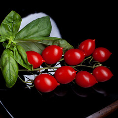 Italian cherry tomatoes (Piennolo Del Vesuvio) - 532047816