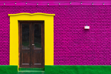 High contrast color wall