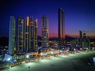 Fototapeta na wymiar Vista aérea da cidade da Praia e Cidade de Balneário Camboriú, Santa Catarina, Brasil.