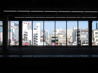 新幹線駅から見える都市風景