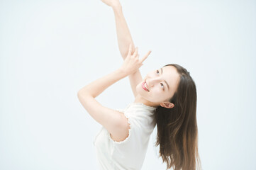 Fototapeta premium 優雅に踊る若い女性